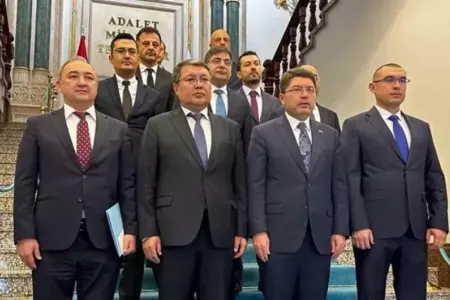 Nazirlər İstanbulda siyasi məsləhətləşmələr - KEÇİRDİ
