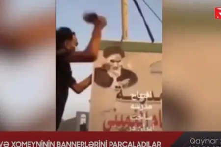 Xamneyi və Xomeyninin bannerlərini parçaladılar - -VİDEO