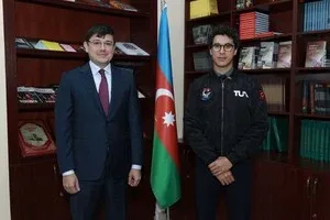 Kosmosa uçmağa hazırlaşan Cahangir Atasevərlə görüş - FOTO