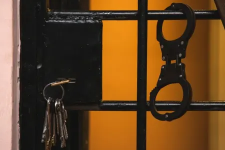 Dələduzluqda təqsirləndirilən AXCP üzvü ev dustaqlığına buraxılmadı