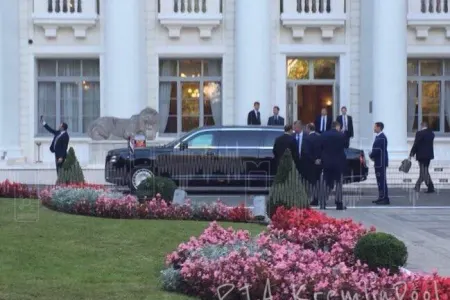 Putin prezidentləri yeni avtomobilində gəzdirdi - VİDEO