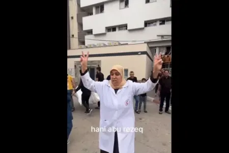 Fələstinli həkim ərinin ölüm xəbərinə belə sevindi - VİDEO