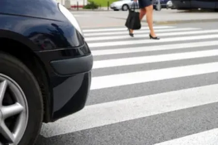 Bakıda 2 yaşlı körpəni və bibisini avtomobil vurdu