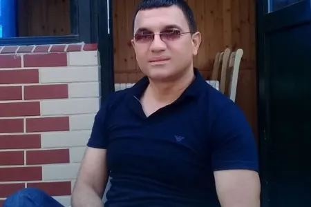 “Mən oxumuram, ölmürəm ki...” - Meyxanaçı həmkarlarını TOPA TUTDU