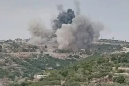 Canlı yayım zamanı Qəzza zolağının bombalanması - -VİDEO