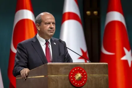 Ersin Tatar Azərbaycana gəlir