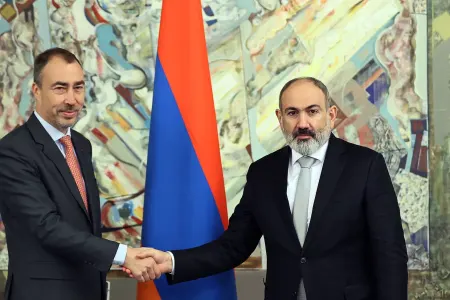 Paşinyan və Klaar nəyi - müzakirə edib?