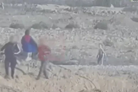 HƏMAS israilli qadını və iki uşağını azad edib - VİDEO