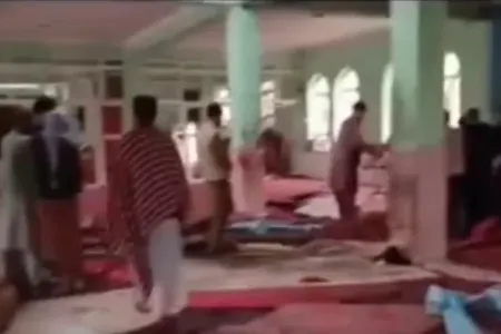 Məsciddə partlayış: 17 ölü - VİDEO