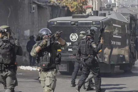 Polislər jurnalistlərə silahla hücum - ETDİLƏR