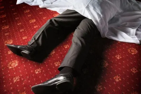 Tanınmış diplomatın meyiti oteldə tapıldı - FOTO