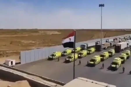 Misirin humanitar yardım maşınları Qəzza zolağında - VİDEO