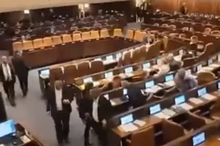 İsrail parlamentində qorxulu anlar: - Qaçaqaç düşdü-VİDEO