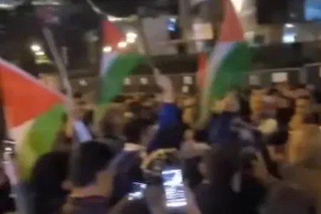 Hazırda İsrailin İstanbul konsulluğunun qarşısı - VİDEO