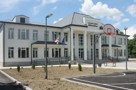 Məktəblilər arasında DAVA: - Bir şagird bıçaqlandı