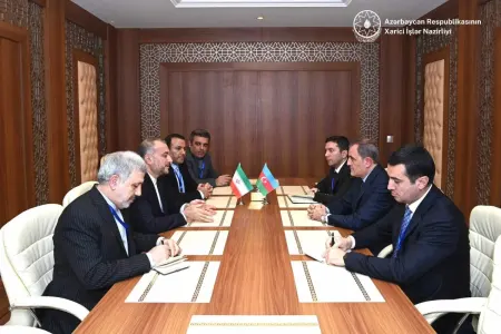 Azərbaycan və İran XİN rəhbərləri görüşüb