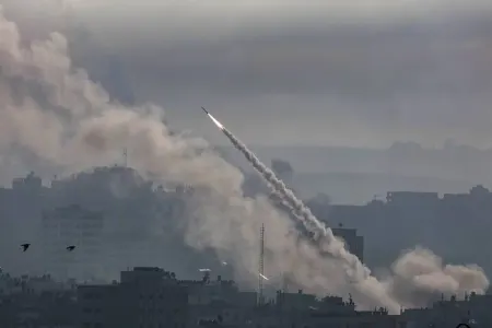 İsrail Qüds xəstəxanası yaxınlığına raket atdı - -VİDEO