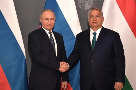Kuleba Orbanın Putinlə əl sıxmasına reaksiya verdi: - "Ümid edirəm əllərini yudu"