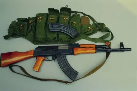 “Kalaşnikov” satmaq istəyən şəxs tutuldu
