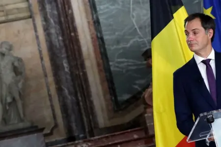 Belçikanın baş naziri ədliyyə nazirinin istefasını təxirə salıb