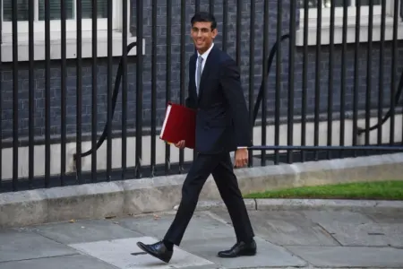 Britaniya Baş nazirindən gözlənilməz ADDIM - Hasar ÇƏKDİRİR