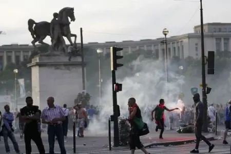 Fələstin tərəfdarları küçələrə axışdı