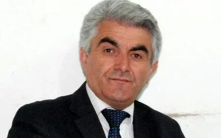 Bakıda tanınmış şəxs küçədə insult keçirdi: - huşunu itirib yıxıldı - FOTO