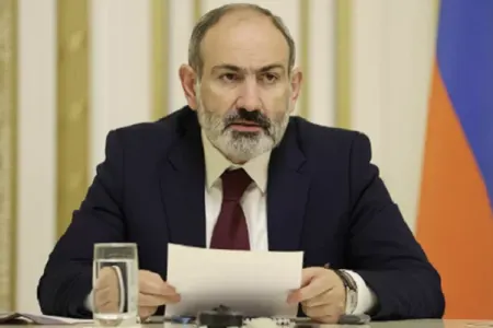 Paşinyan Azərbaycanla bağlı iki məsələni kitaba salır