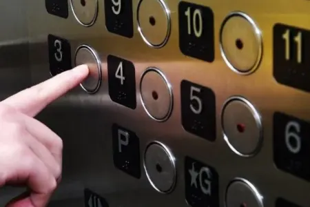 Bakıda 7 nəfər liftdə qaldı - Köməyə FHN gəldi