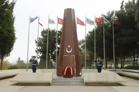 Türkiyə Respublikasının 100 illiyi münasibətilə "Türk şəhidliyi" abidəsi və Şəhidlər xiyabanı ziyarət - OLUNDU