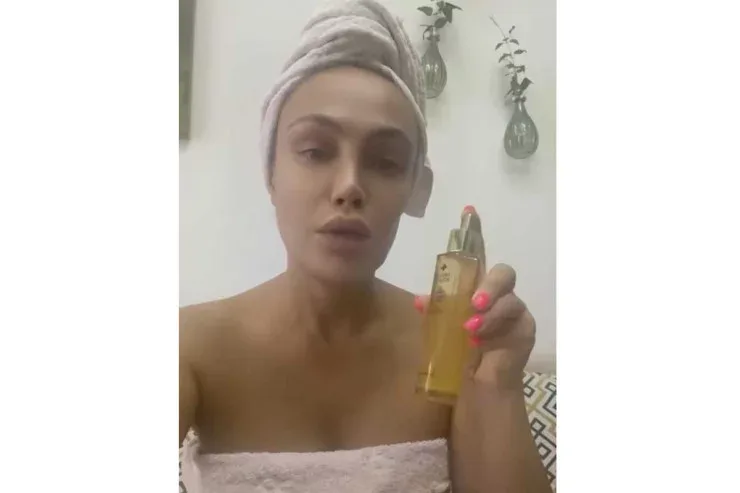 Nura Suri hamam dəsmalında canlı yayıma çıxdı - FOTO