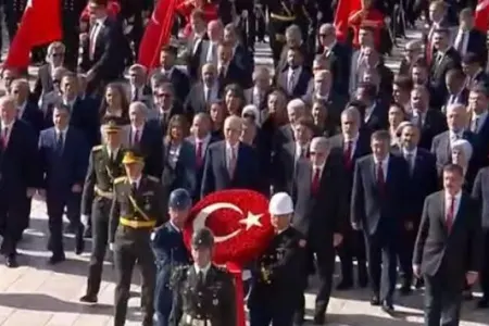 Cümhuriyyətin 100-cü ili münasibətilə Türkiyənin dövlət rəsmiləri Anıtqəbri ziyarət - ETDİLƏR - FOTO