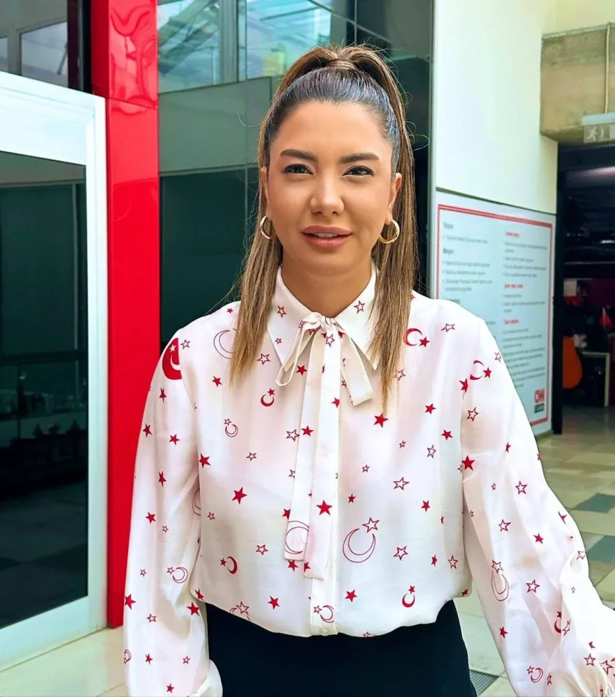 Fulya Öztürk bu geyimi ilə gündəm oldu - FOTO