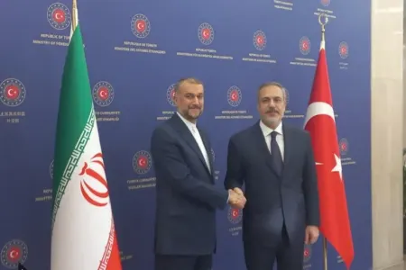 Türkiyə və İran XİN başçıları arasında - GÖRÜŞ