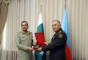 Kərim Vəliyev pakistanlı komandanla - GÖRÜŞDÜ - FOTO