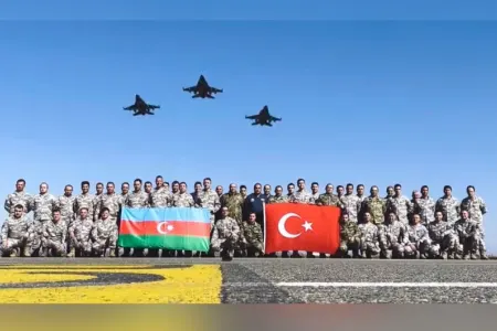 "Tək ürək, tək yumruq!"