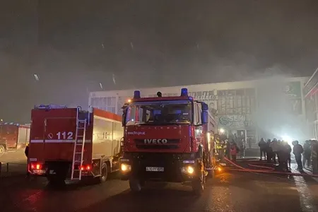 Bakıda çoxmərtəbəli yaşayış binasında - YANĞIN - VİDEO