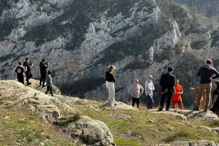 Beynəlxalq səyyahlar Cıdır düzündə - FOTO