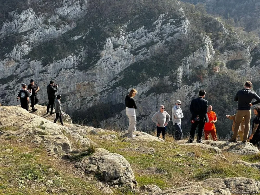 Beynəlxalq səyyahlar Cıdır düzündə - FOTO