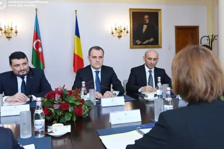 Ceyhun Bayramov rumıniyalı həmkarı ilə regional məsələləri - müzakirə etdi