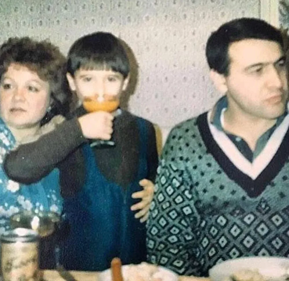 Emin Ağalarov uşaqlıq fotosunu - PAYLAŞDI