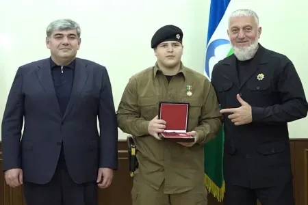 Kadırovun 15 yaşlı oğlundan ŞOK: - qızıl tapança ilə... - VİDEO