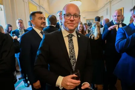 Bu ölkədə ermənipərəst deputat partiya rəhbərliyindən - QOVULDU