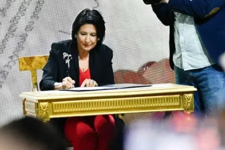Zurabişvilinin təşəbbüsü ilə imzatoplama kampaniyasına - start verildi