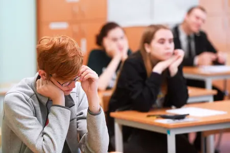 9-cu sinif şagirdləri imtahanda kalkulyatordan istifadə - EDƏ BİLƏCƏK