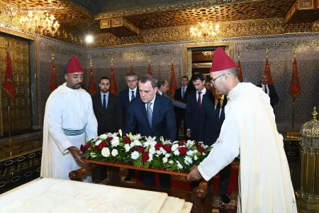 Nazir Mərakeşin mərhum kralı məqbərəsini ziyarət etdi - FOTO
