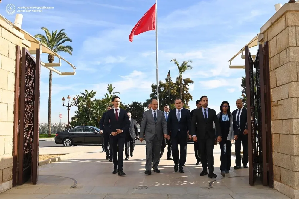 Nazir Mərakeşin mərhum kralı məqbərəsini ziyarət etdi - FOTO