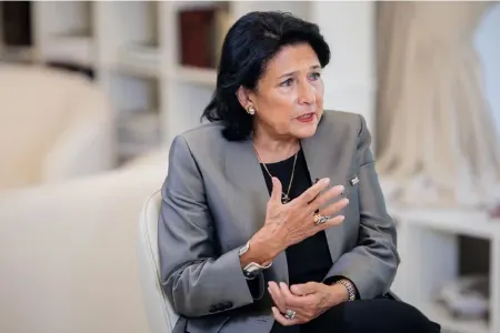Zurabişvili Fransada qalmaqallı AÇIQLAMA: - "Gürcüstan Çindən üzr istəyib"