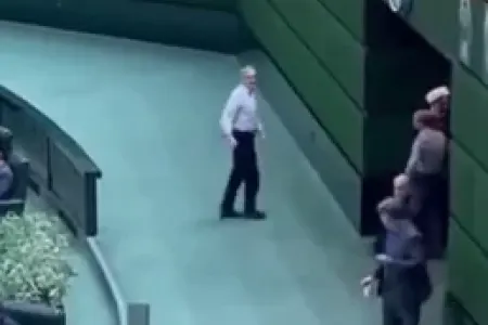 Deputat parlamentin ortasında məşq edib QAÇDI - VİDEO