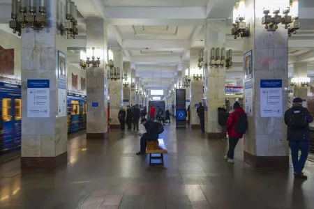 Metroda DƏHŞƏTLİ ANLAR: - Qız qatar relsləri... - ANBAAN VİDEO